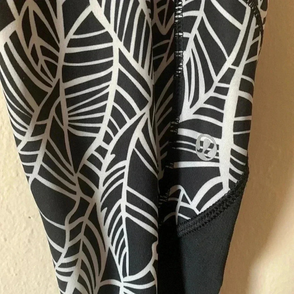 Lululemon Run A Marathon Crop II size 4 - Picture 8 of 9